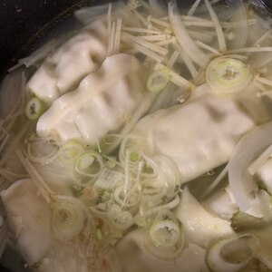 ❤エノキと玉葱の水餃子スープ❤